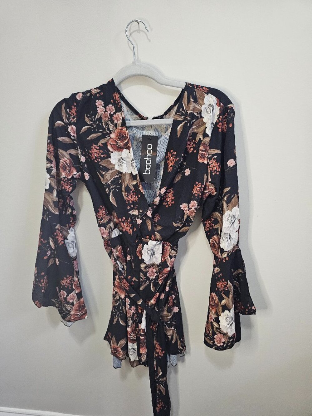 Boohoo Black Floral Wrap Top Bell Sleeve Romper NWT - Picture 2 of 5